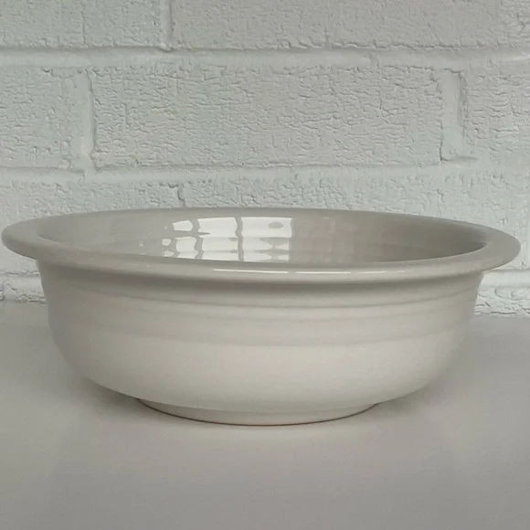 Fiesta Classic Rim 8 1/4” Contemporary White Serving Bowl Fiestaware - Picture 9 of 9